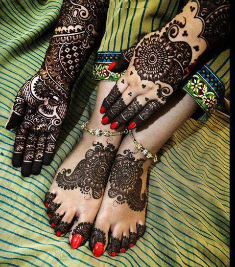 distinct mehandi pattern